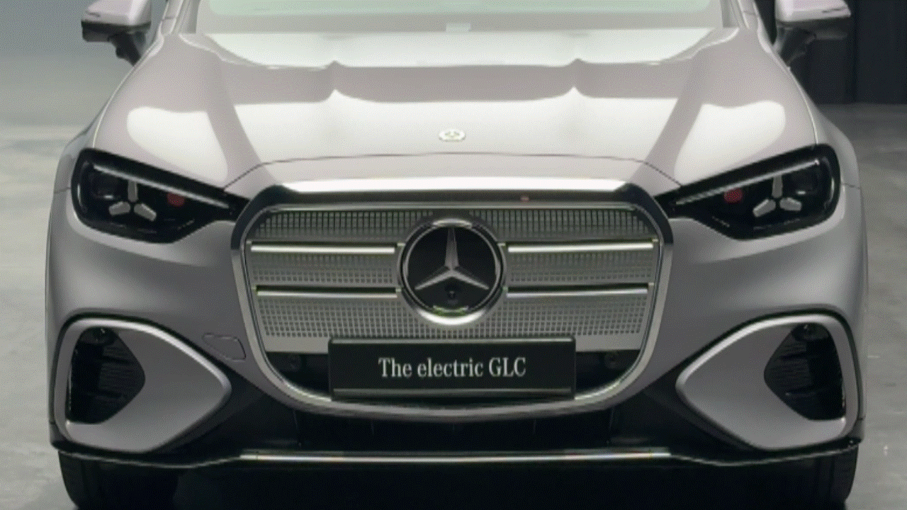 2027 Mercedes-Benz GLC EV light startup sequence.