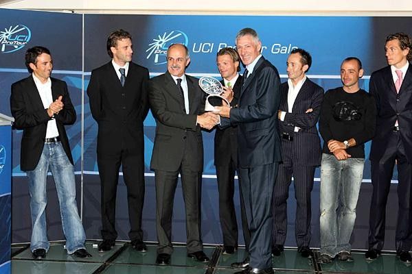 Danilo Di Luca (Liquigas Bianchi) is celebrated by his peers