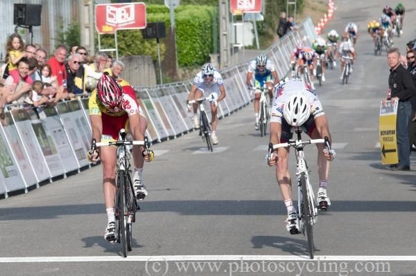 Sylvain Georges (Big Mat - Auber 93) outsprinted Gaetan Bille (Wallonie Bruxelles - Credit Agricole) for the stage win.
