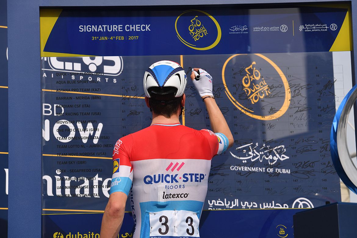 Bob Jungels signs on ahead of stage 3