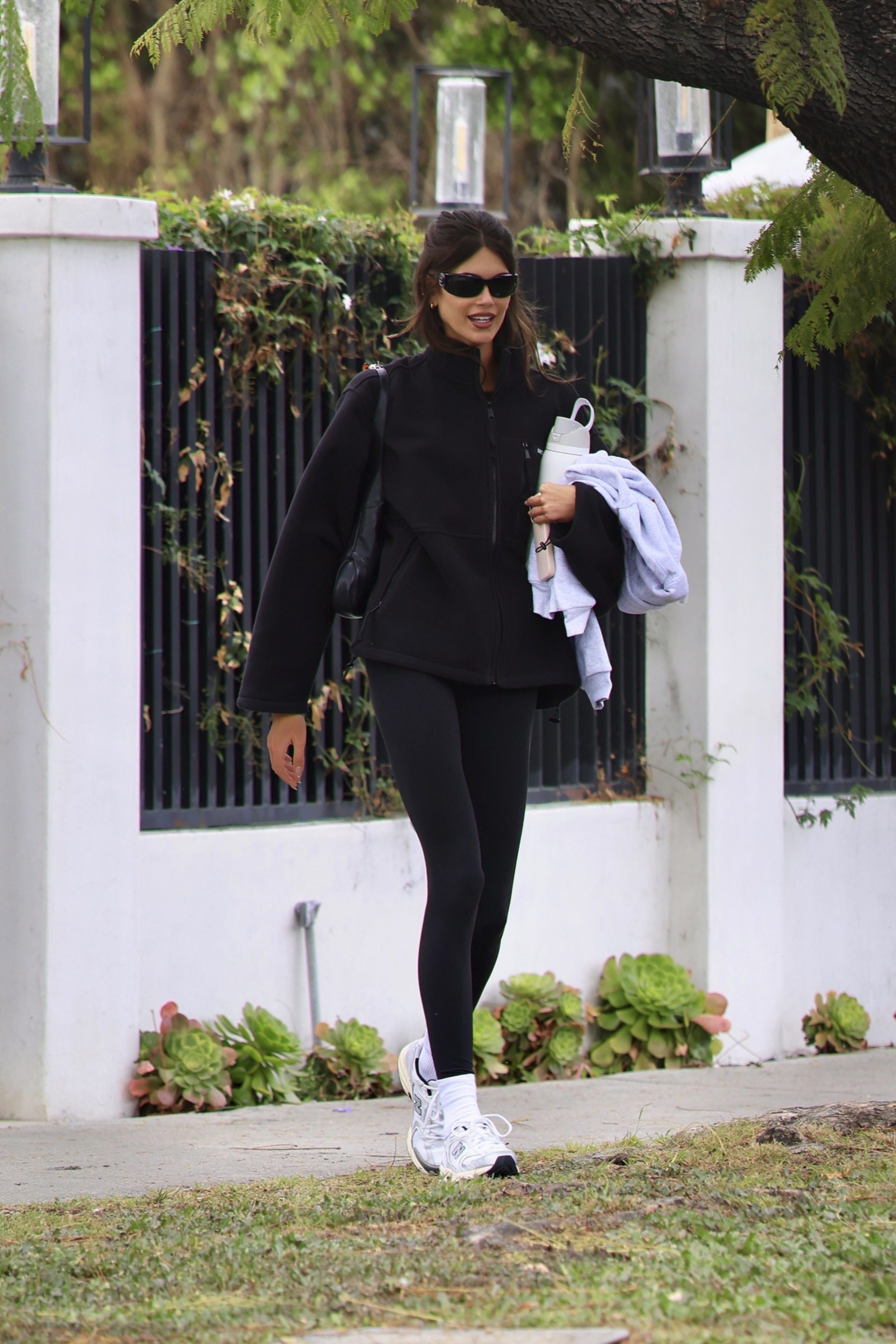 Kaia Gerber wore the leggings spring 2026 trend with New Balance sneakers on April 1