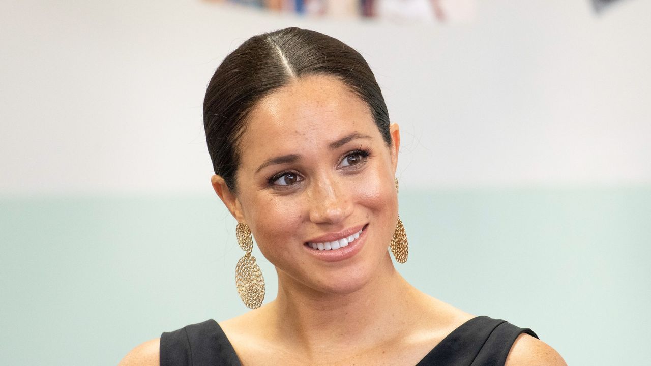 cape town, south africa september 25 uk out for 28 days meghan, duchess of sussex visits the african not for profit organisation mothers2mothers during the royal tour of south africa on september 25, 2019 in cape town, south africa the organisation trains and employs women living with hiv as frontline health workers across eight african nations photo by poolsamir husseinwireimage