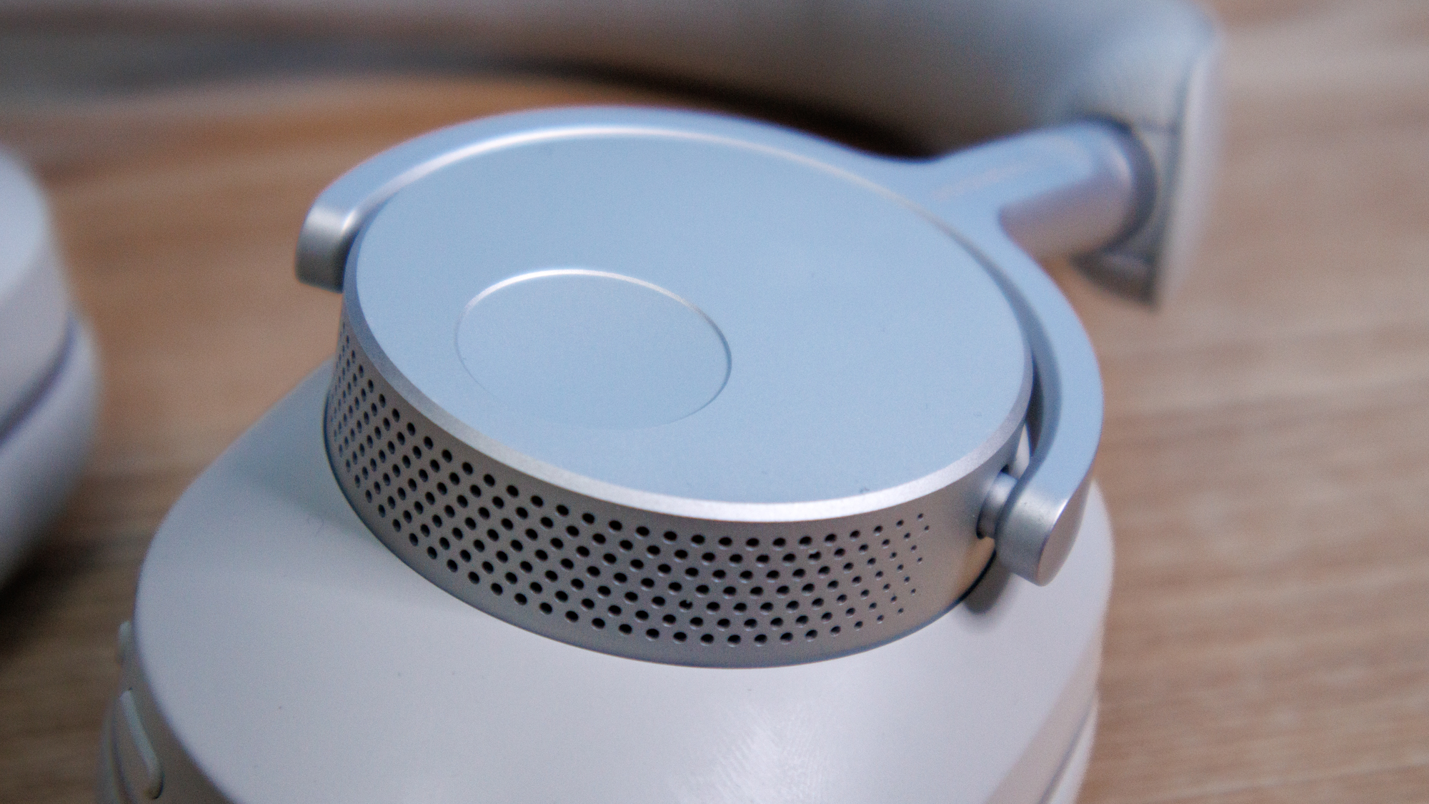 The earpad fittings on the Cambridge Audio Melomania P100 SE headphones.