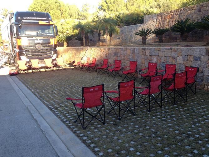 Before the riders' arrival, everything is prepared and ready.