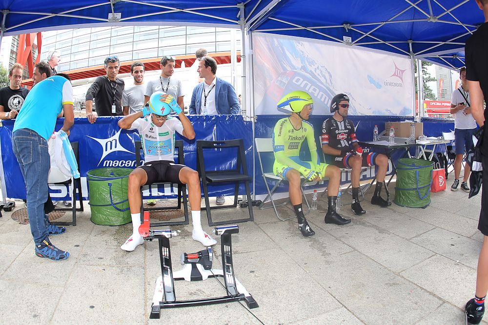 The GC contenders wait for their start times during stage 17.