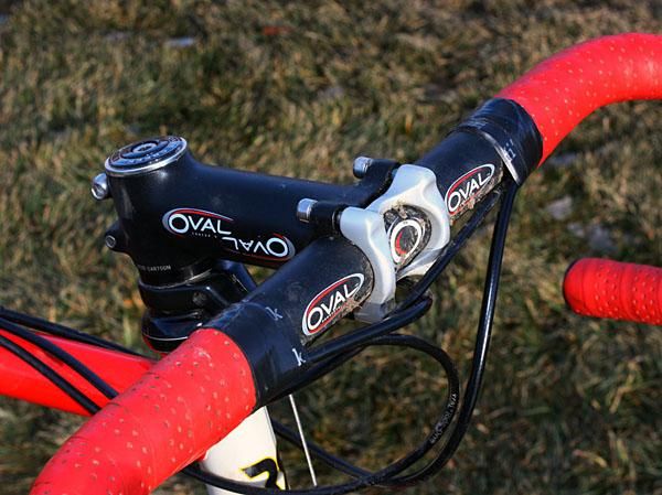 Timmerman uses Oval Concepts' 26.0mm-diameter bar and stem instead of the more popular oversized variant.