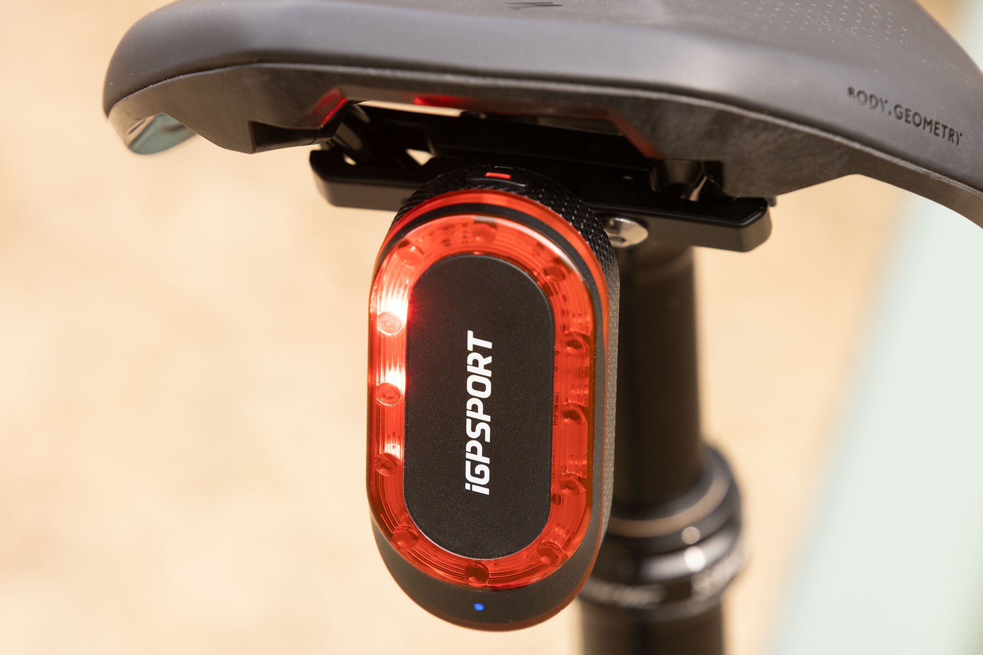 iGPSport SR Mini pictured from the rear