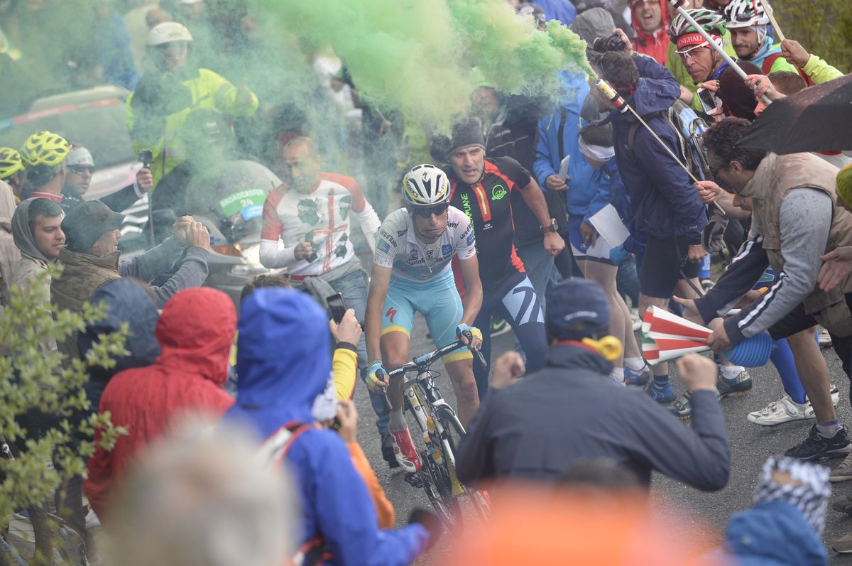 Fabio Aru struggles on the Mortirolo
