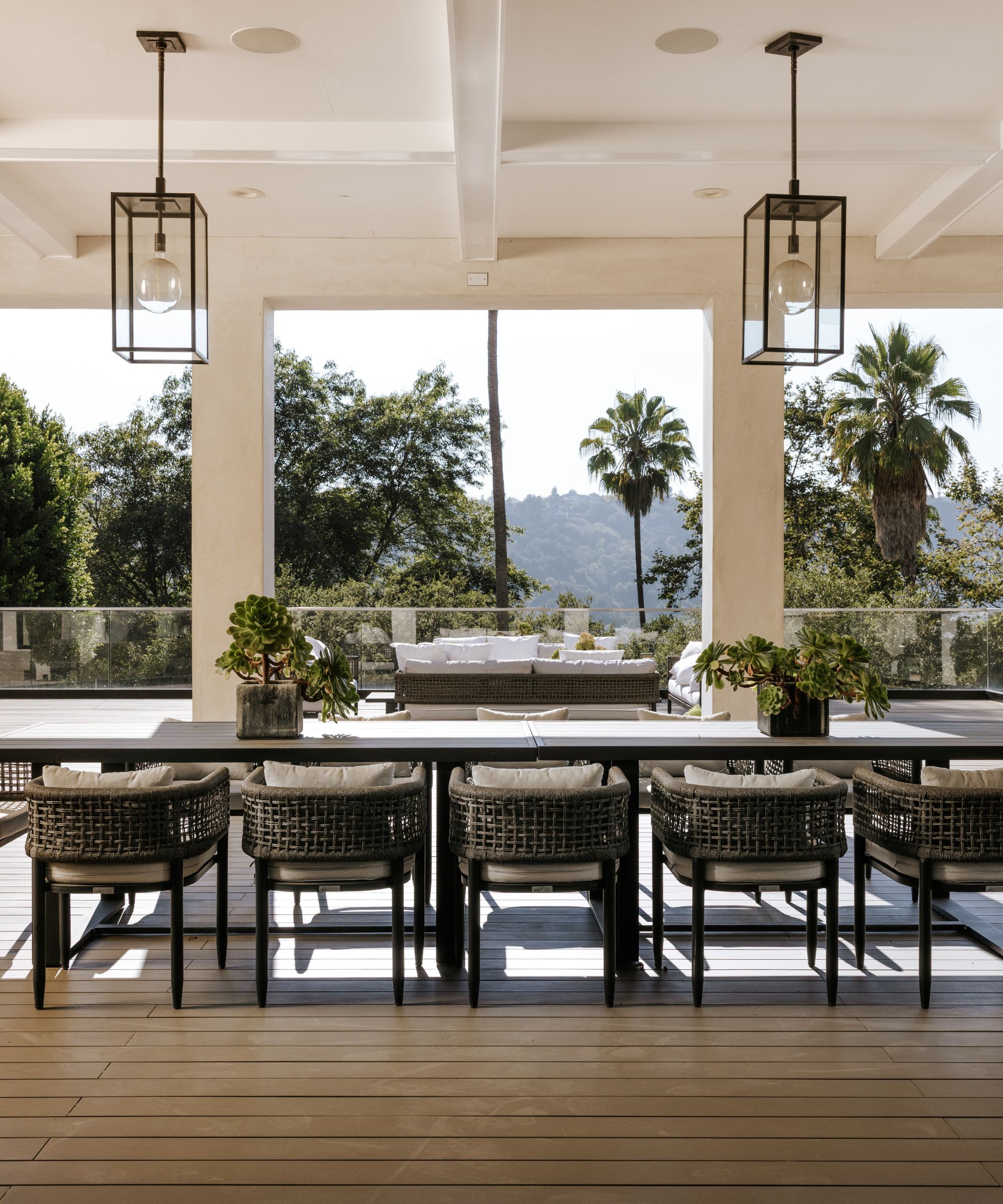 Mark Wahlberg&#039;s outdoor dining area