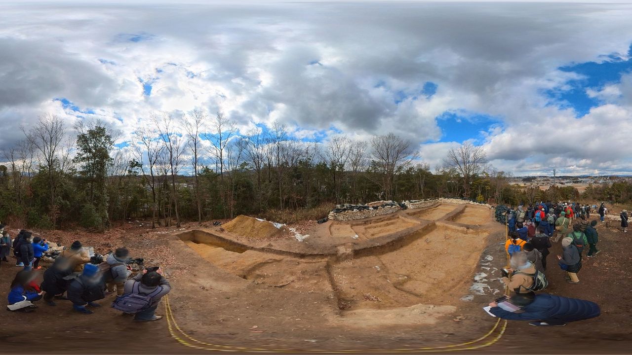The Tomio Maruyama burial mound in Nara City is one of the largest kofun in Japan. Archaeologists think it was built in the 4th century, more than 1600 years ago, for a nobleman related to Japan's imperial family.