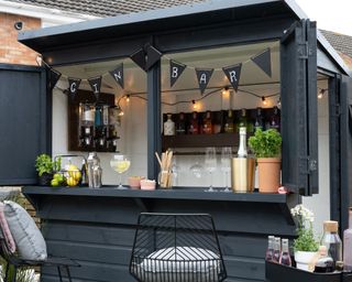garden shed bar painted in Thorndown RAL 7016 Anthracite Grey and Greymond Wood Paint