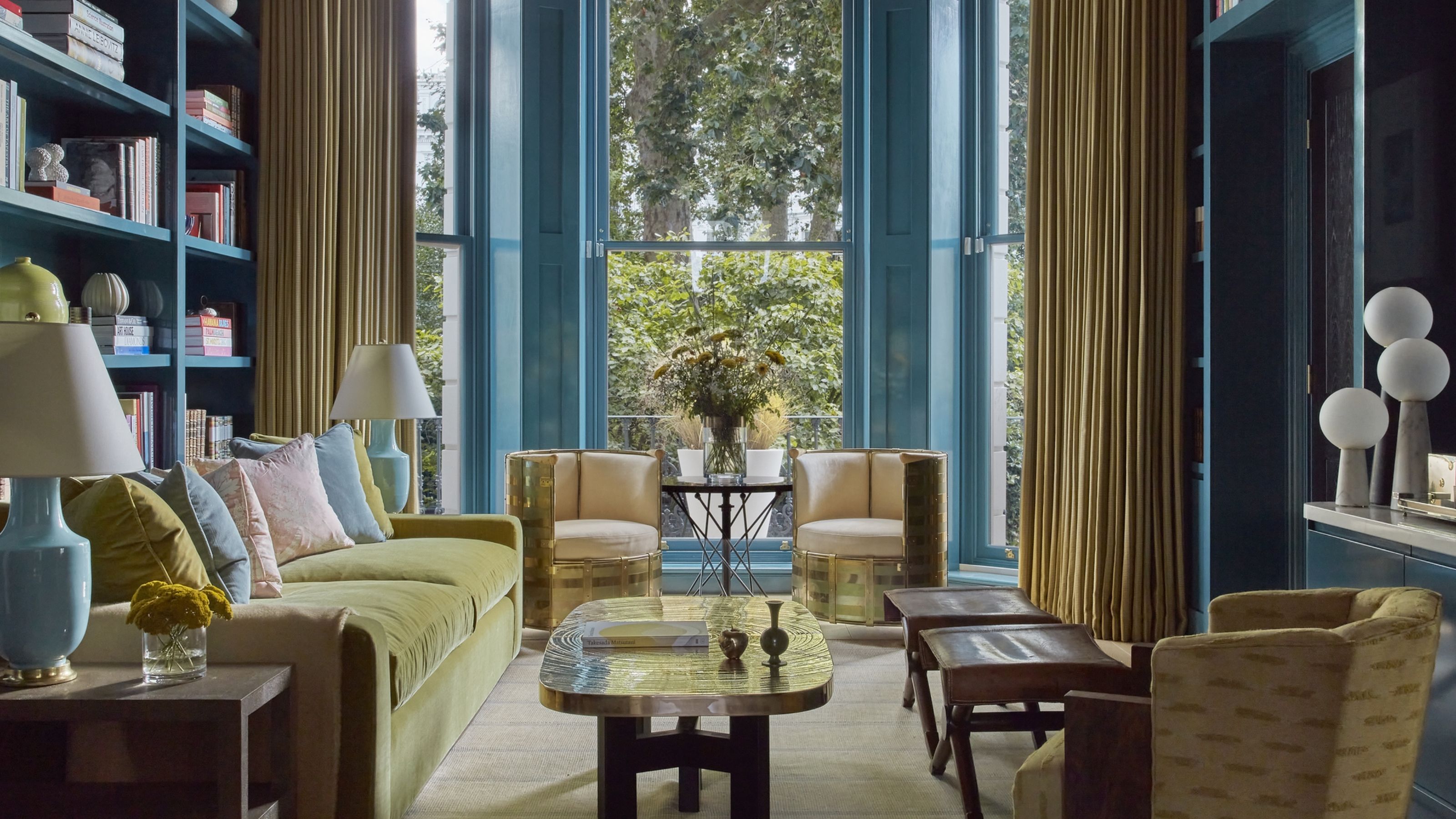 Image of a grand, traditional living room with glossy turquoise walls and golden yellow furniture.