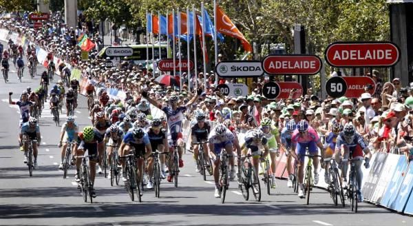 Andre Greipel (Lotto-Belisol) senses victory.