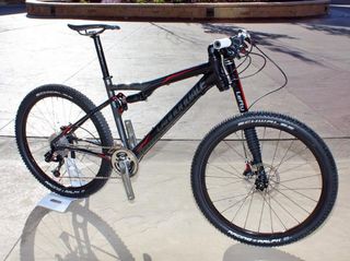 The Scalpel 2 uses the same frame as the top-end model but with a different build kit to bring the price down.