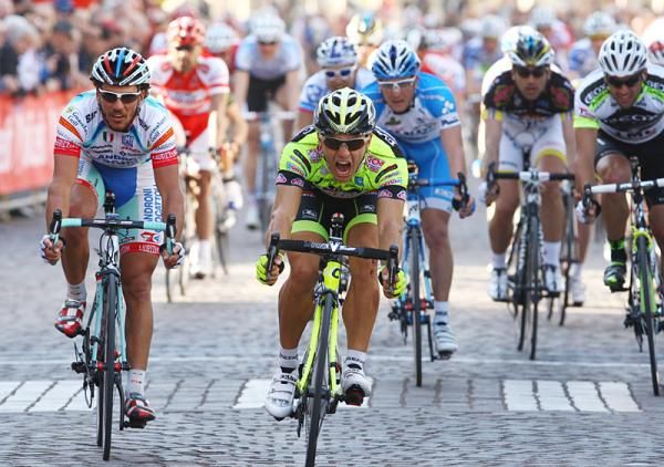 Andrea Guardini (Farnese Vini - Neri Sottoli) sprints into third