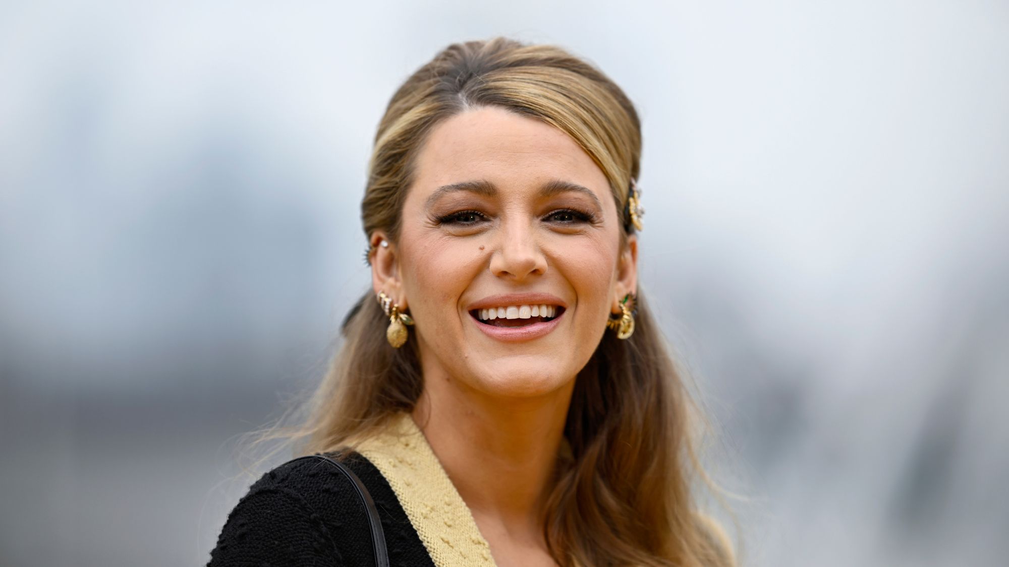 Blake Lively attends the photo call for 'Another Simple Favour'