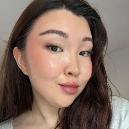 An image showing a beauty journalist wearing the Clarins tinted moisturiser