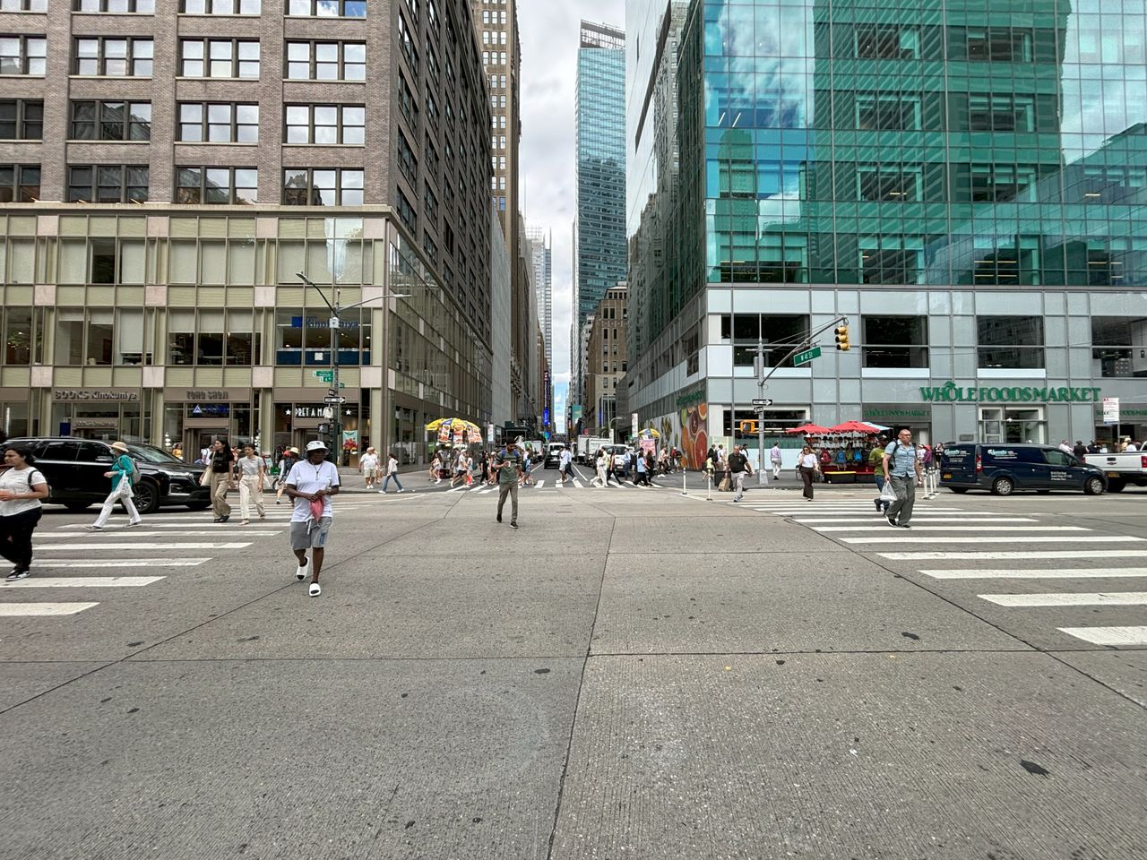 Apple iPhone 15 Plus dynamic range sample.