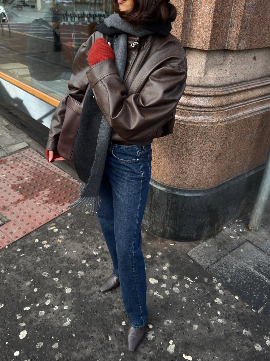 woman wearing medium wash cropped jeans trend