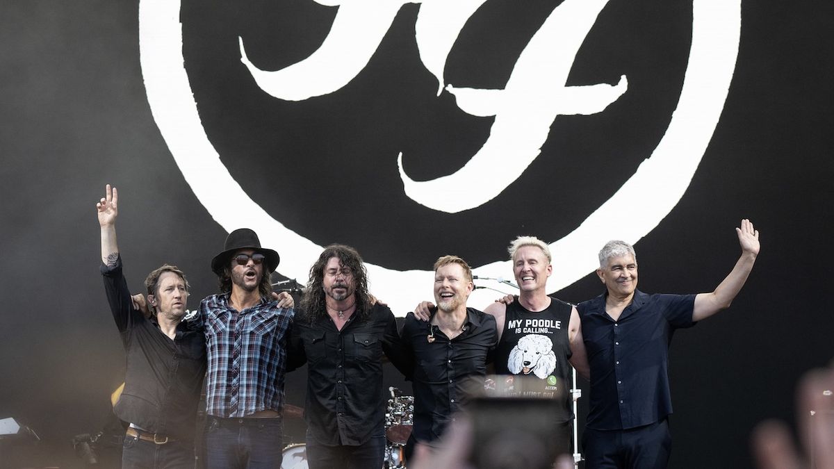 Foo Fighters surprise Glastonbury with an hour of pure rock bliss Louder