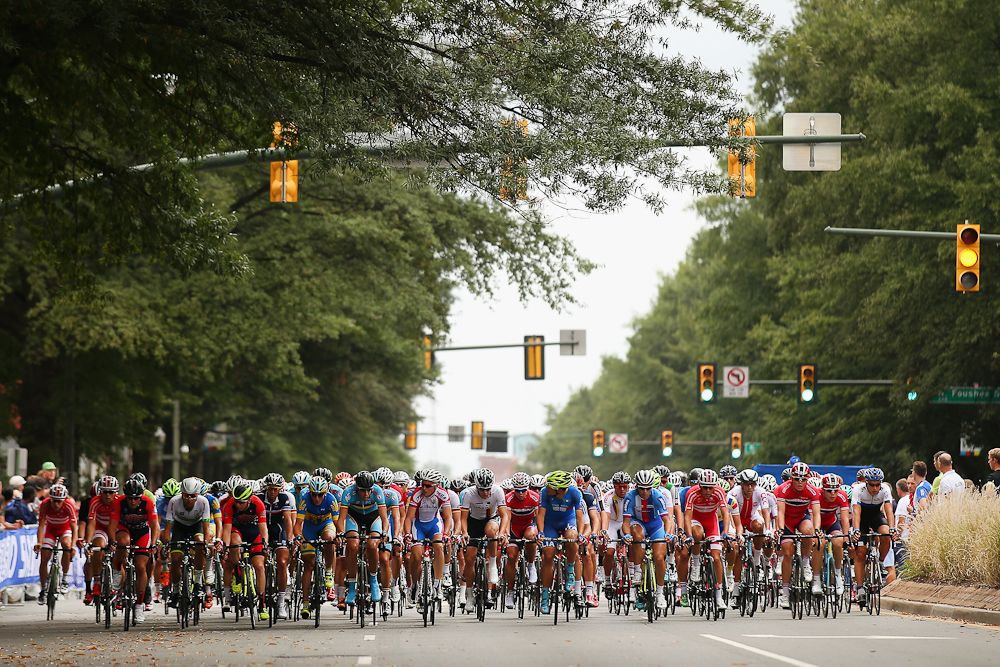 The peloton races through the streets of Richmond during the 2015 UCI Road World Championships