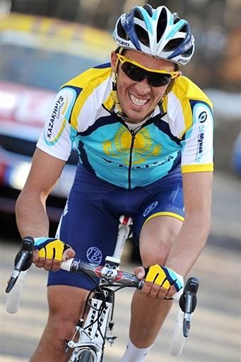 Contador grins and bears the pain on his solo attack on La Montagne de Lure.