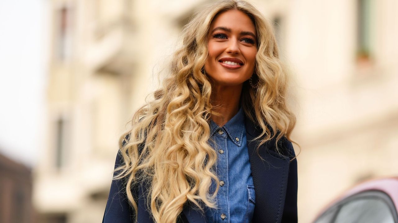 Emili Sindlev street style with big, blonde, curly leo hair