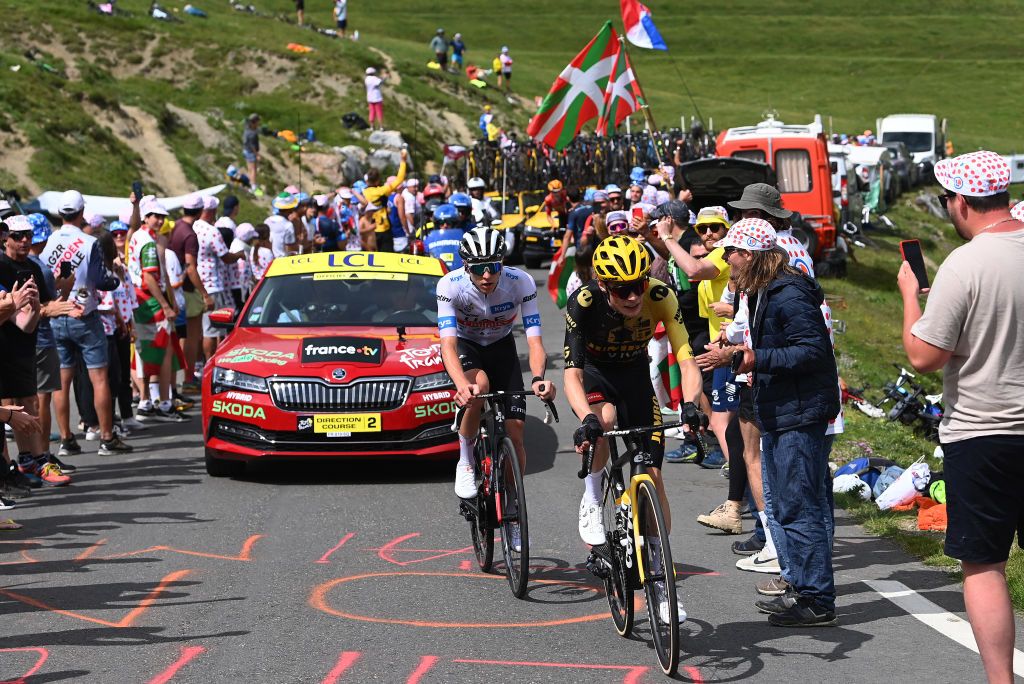 CAUTERETSCAMBASQUE FRANCE JULY 06 LR Tadej Pogacar of Slovenia and UAE Team Emirates White Best Young Rider Jersey and Jonas Vingegaard of Denmark and Team JumboVisma attack during the stage six of the 110th Tour de France 2023 a 1449km stage from Tarbes to CauteretsCambasque 1355m UCIWT on July 06 2023 in CauteretsCambasque France Photo by Tim de WaeleGetty Images