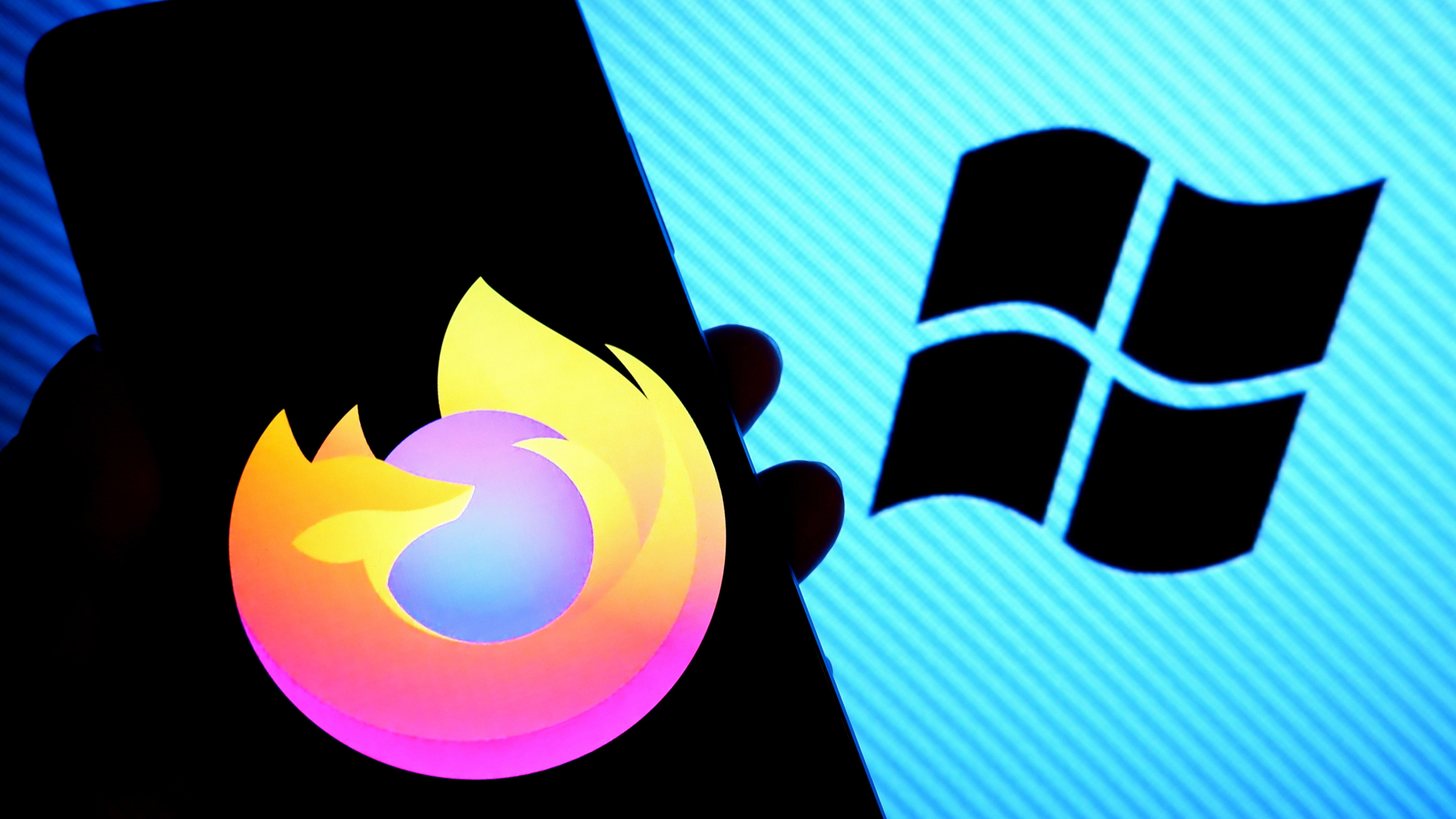 INDIA - 2022/07/03: In this photo illustration, a Mozilla Firefox browser logo is displayed on a smartphone screen with a Microsoft logo in the background. (Photo Illustration by Avishek Das/SOPA Images/LightRocket via Getty Images)