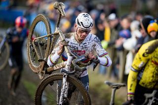 Cyclocross races add police presence after spectator abuse of Mathieu van der Poel 