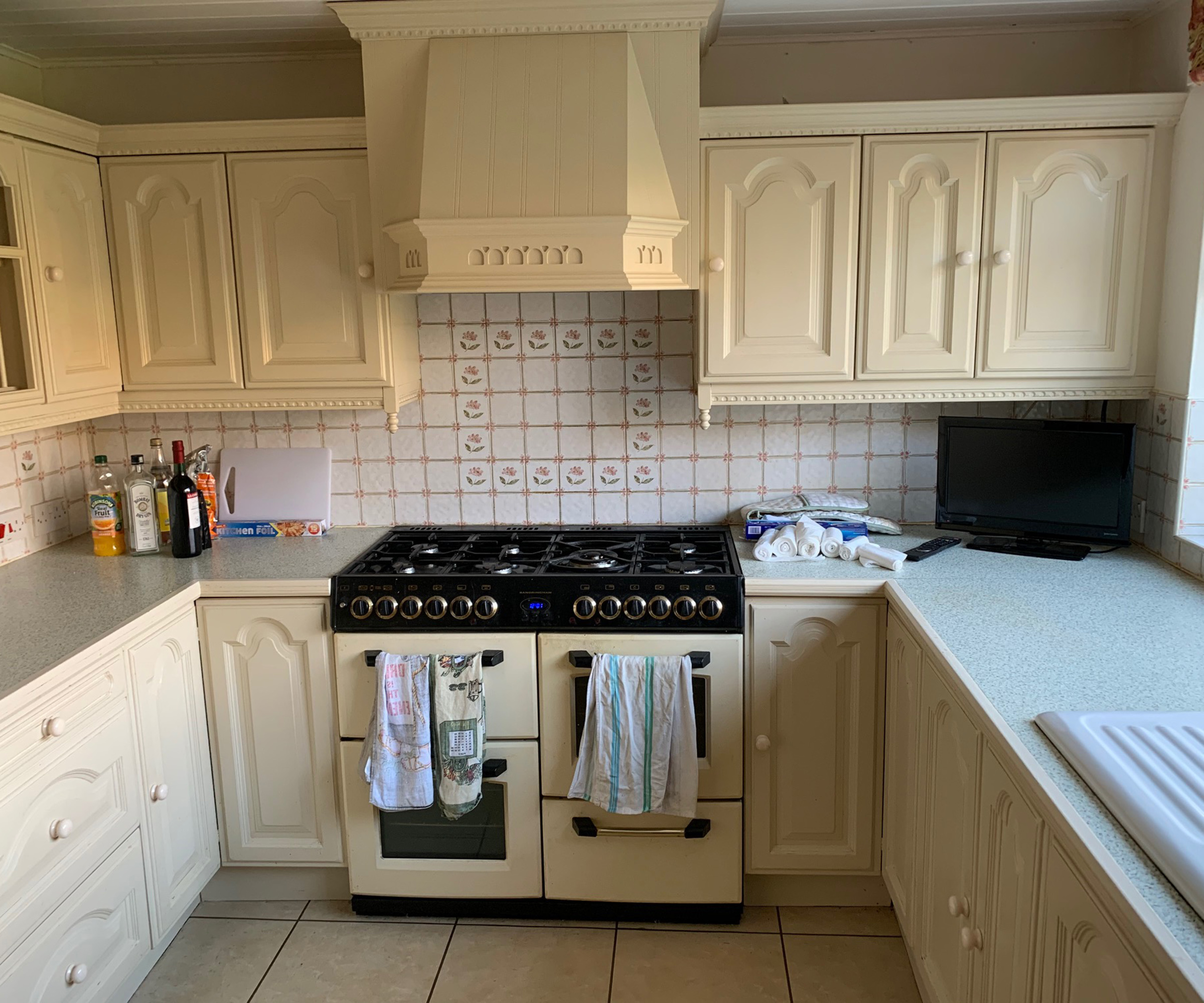 A kitchen in a 1970s detached home before a renovation