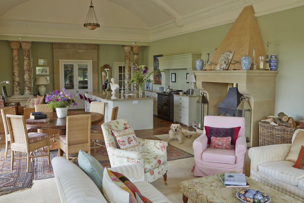 Should your kitchen cabinet color match your kitchen walls? Interior