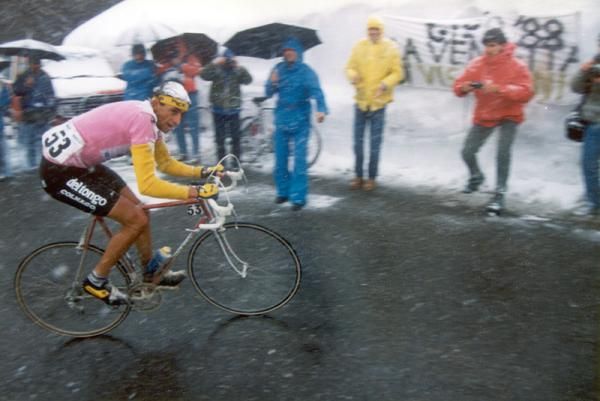 Race leader Franco Chioccioli spends his last day in the maglia rosa at the 1988 Giro.