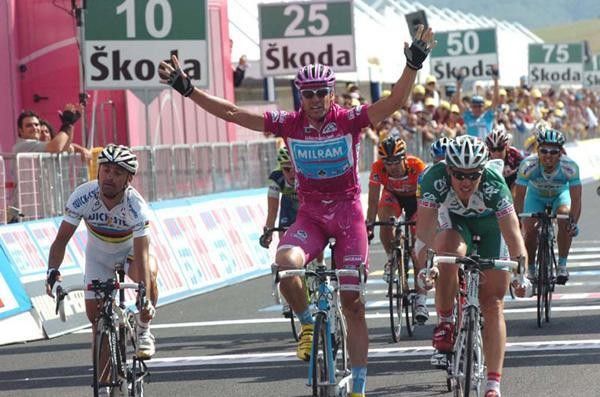 Petacchi over Bettini (l) and Hushovd (r)
