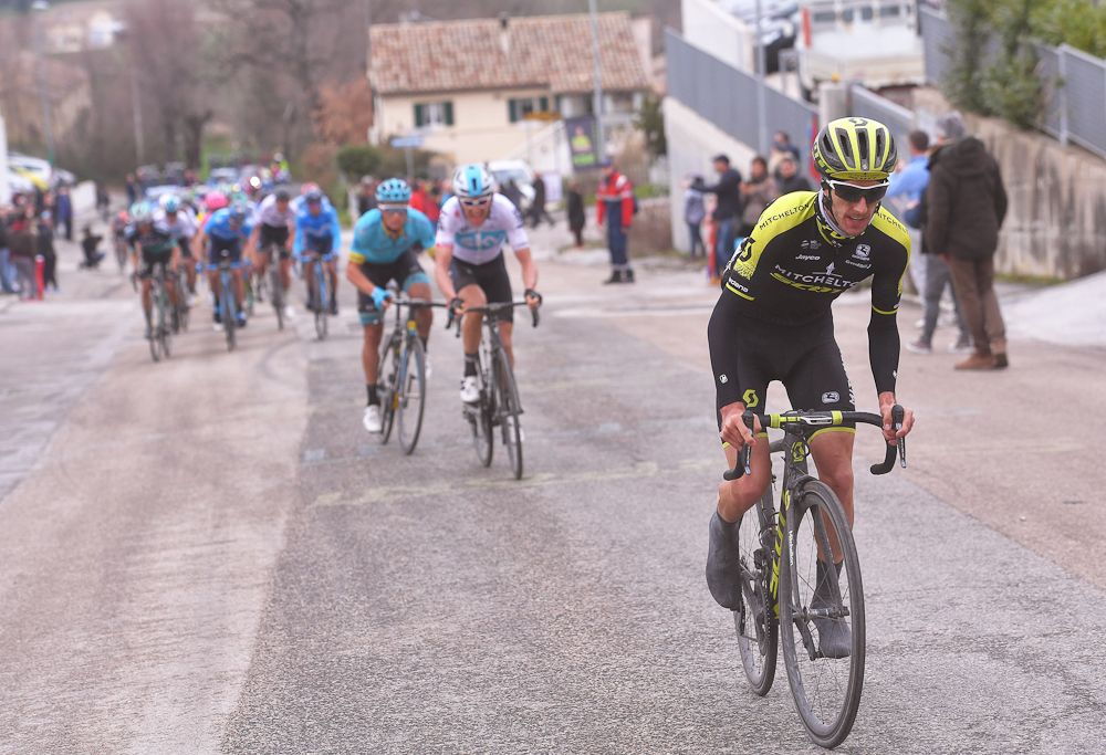 Adam Yates attacks near the end of stage 5 at Tirreno-Adriatico