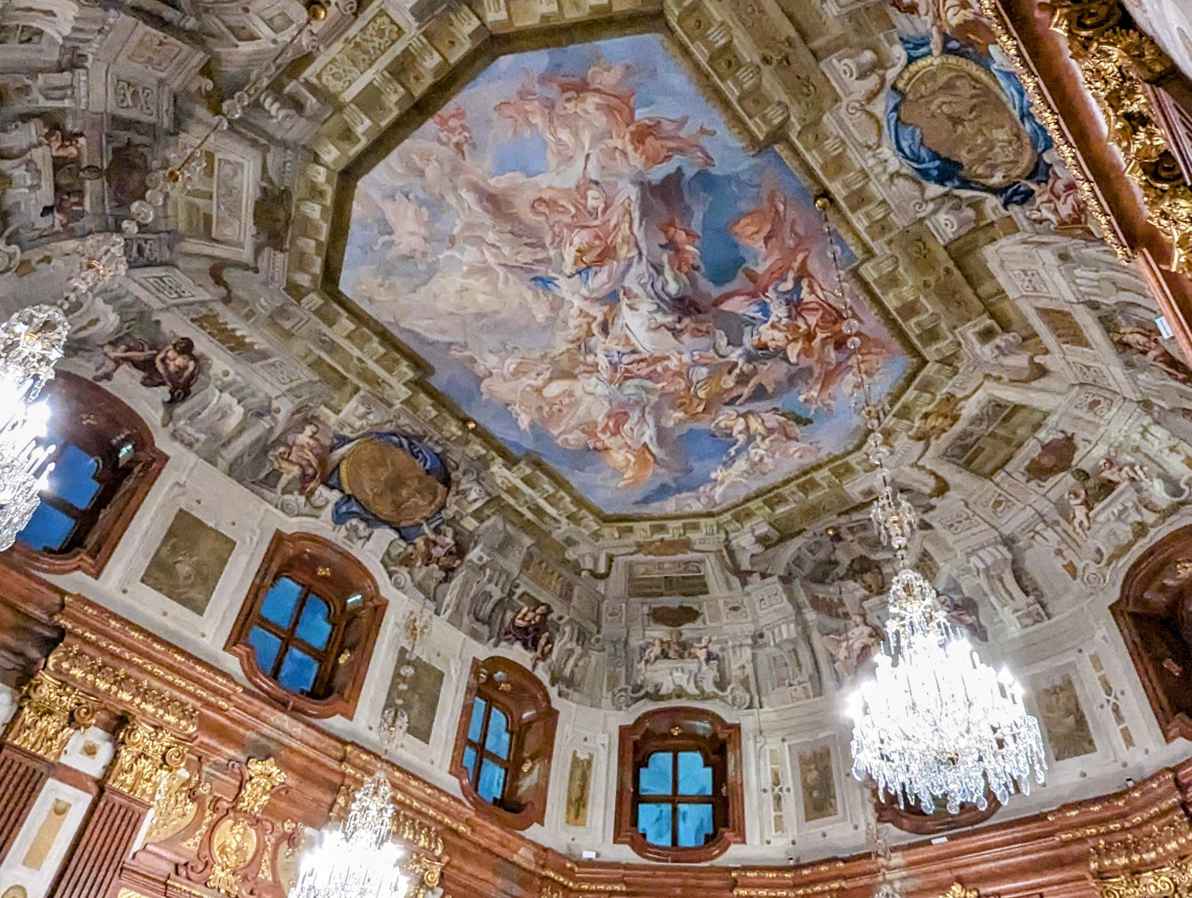 Pixel 7 Pro christmas deal 2023 vienna ceiling