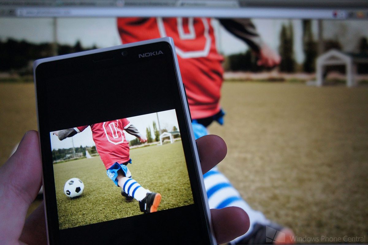 Easily share your photos with others using PhotoBeamer from Nokia ...