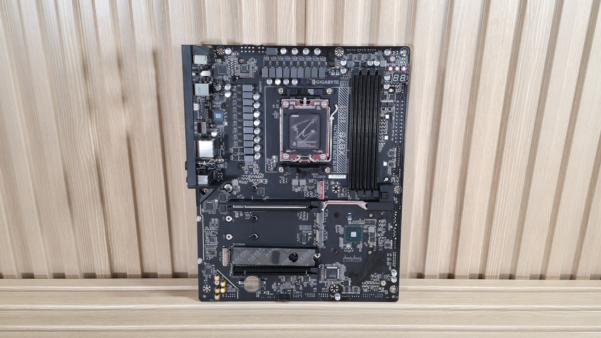 Gigabyte X870 Aorus Stealth - Images