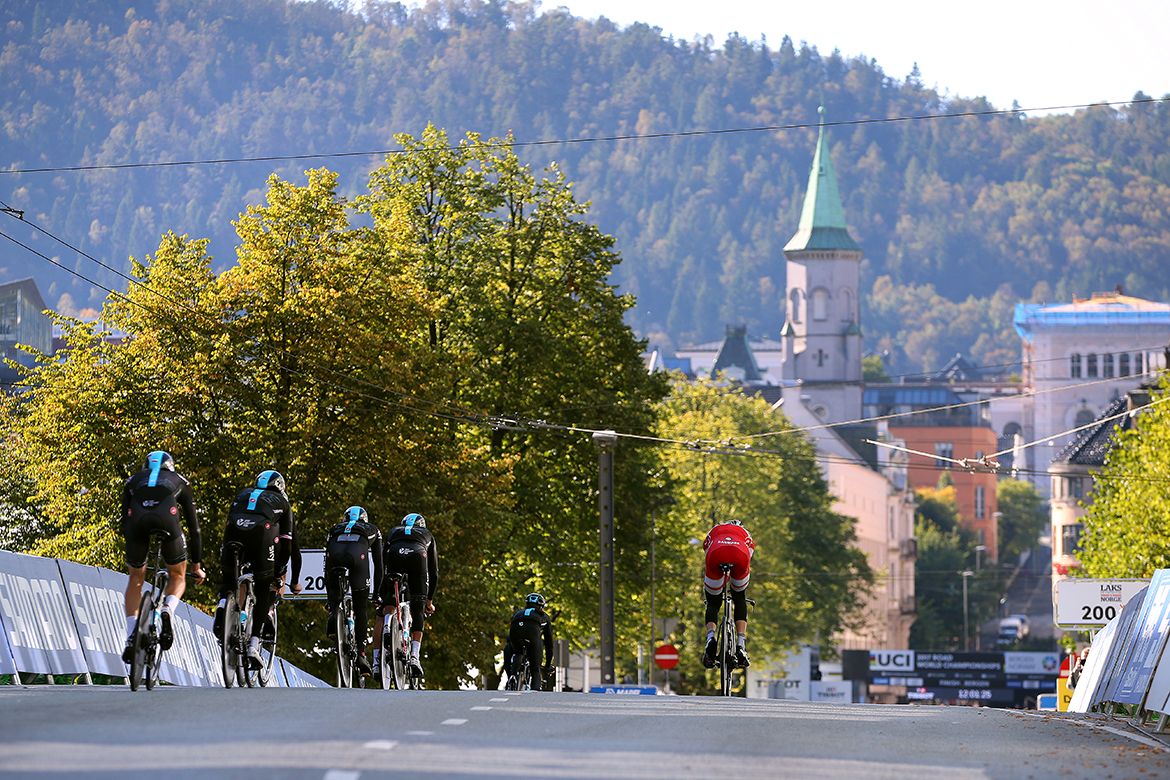 Team Sky out on the Bergen TTT course