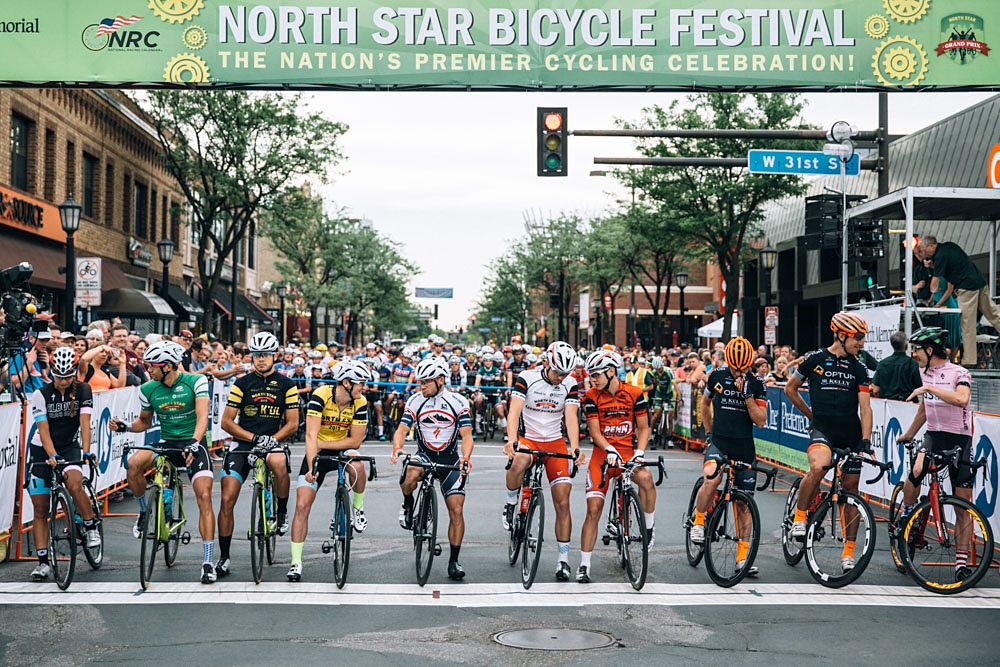 The start of the stage 4 criterium