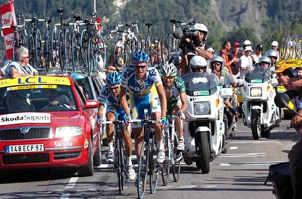 Moreau, Dessel and Caucchioli on the last climb