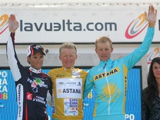 The final podium (L to R): Alejandro Valverde (2nd), Alexandre Vinokourov (1st) and Andrey Kashechkin (3rd)
