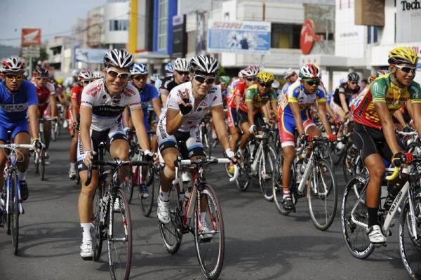 Korean Jang Chan Jae and Kim do Hyeong (Trenganu Pro-Asia) posed for the camera.