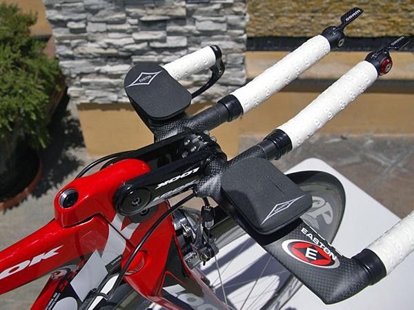 A lighter and stiffer two-piece carbon stem