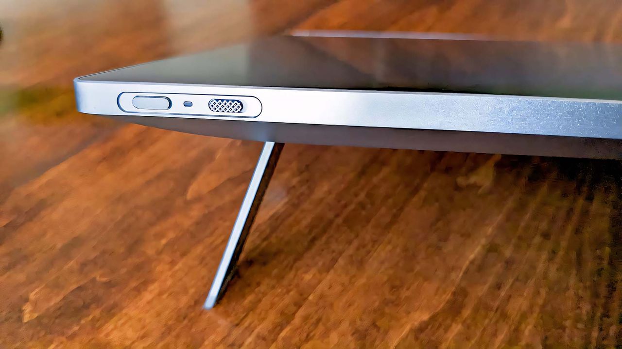 Huion Kamvas Pro 19: Power button and switch.