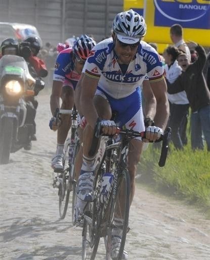No rain, but plenty of dust in the 106th Paris-Roubaix.
