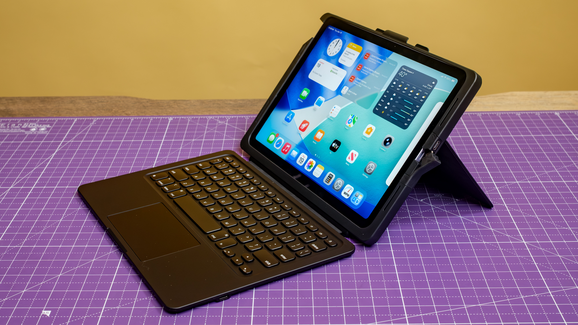Zagg iPad Air M4 Keyboard Case