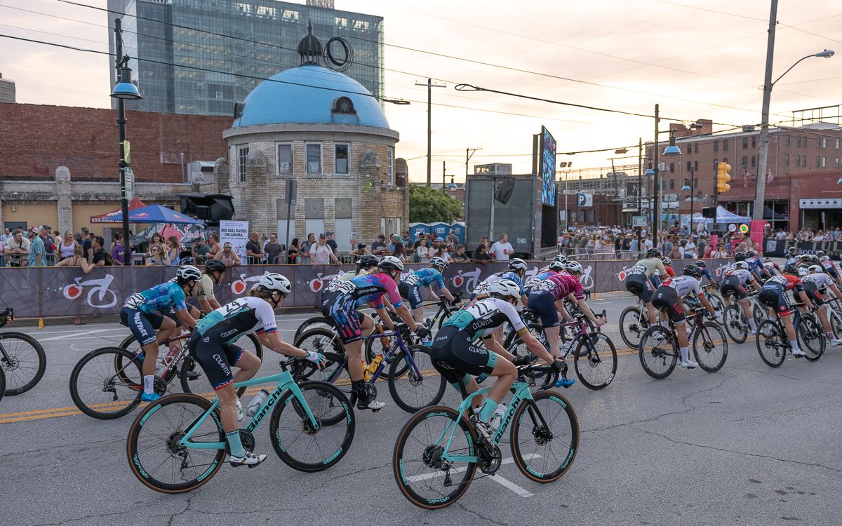 Racing resumed for the Pro women just as the sun was setting behind the eponymous Blue Dome.