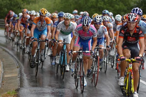 Damiano Cunego (Lampre) climbs in the wet conditions.