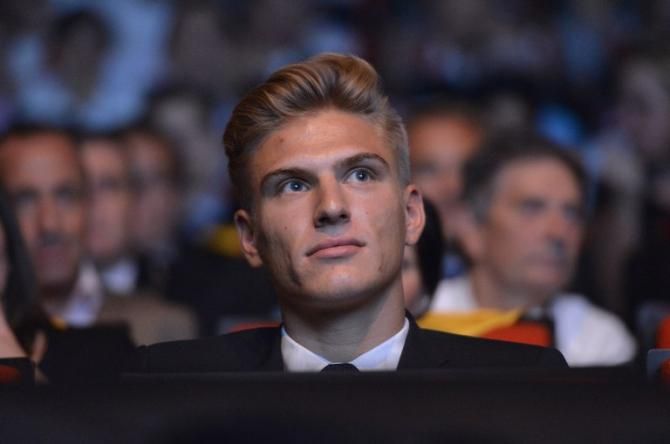 Marcel Kittel watches the route presentation
